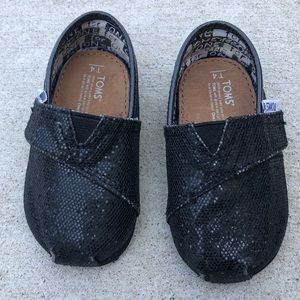 TOMS T4 baby girl glitter shoes
